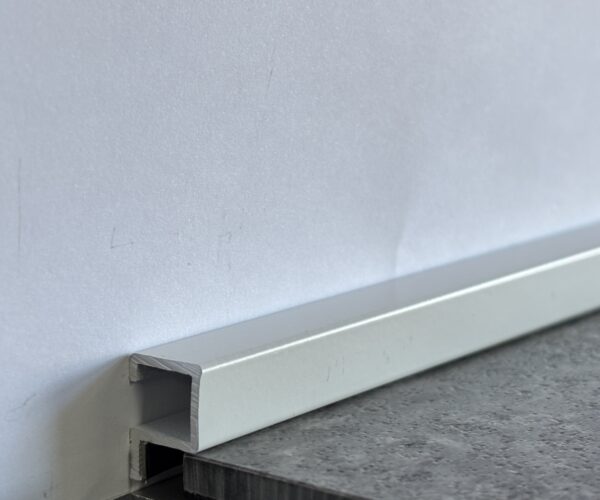 Mini plinta alba din aluminiu CLIPLIST 11X11