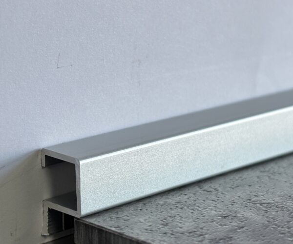 Mini plinta argintie din aluminiu CLIPLIST 11X11