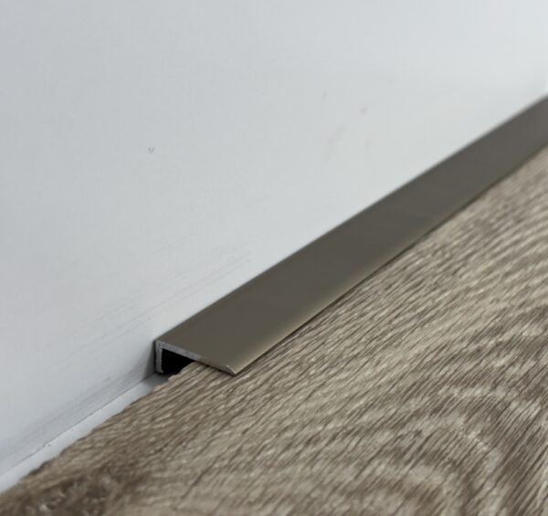 Plinta mini titanium din aluminiu CLIPLIST 1,5X18