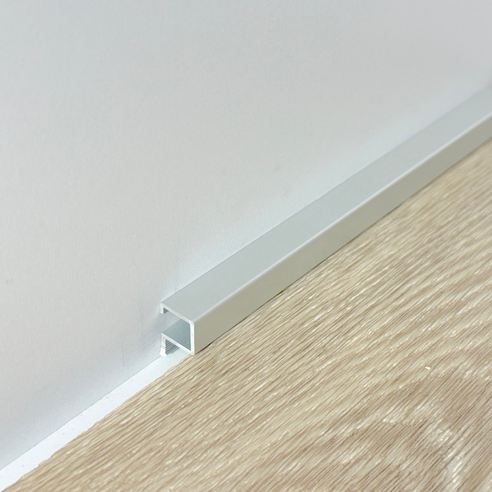 Mini plinta argintie din aluminiu CLIPLIST 11X11